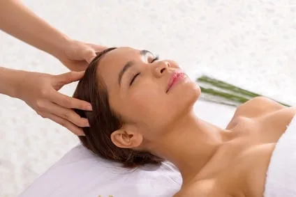 Massage ayurvédique du crâne